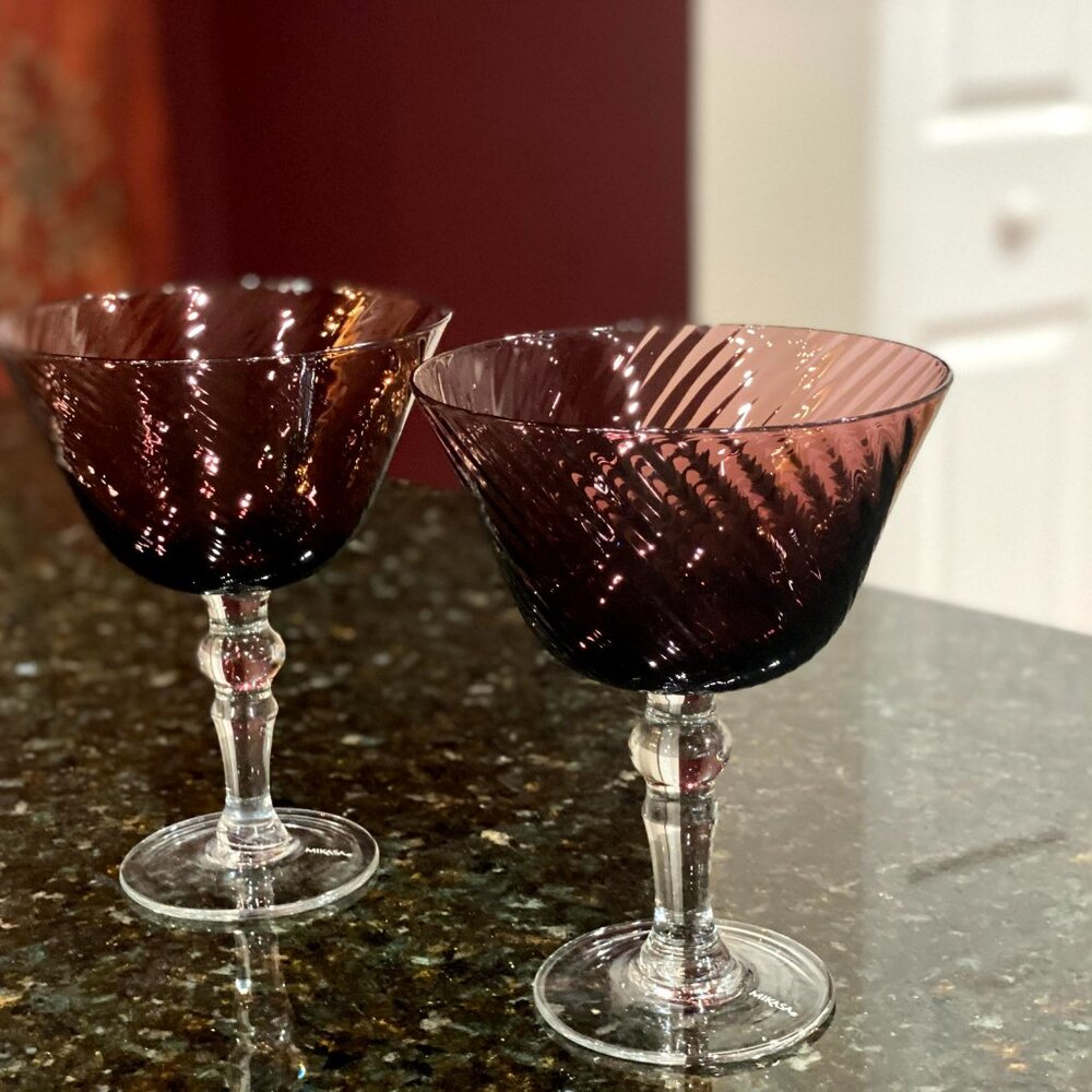 Stemmed bowl for ice cream/dessert